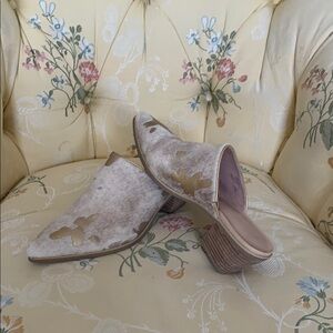 Chocolat Blu Cream Mules with Floral Design